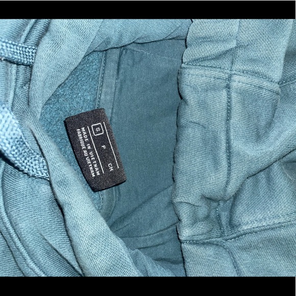 I’m selling this Nike hoodie, in size small. - Picture 3 of 3